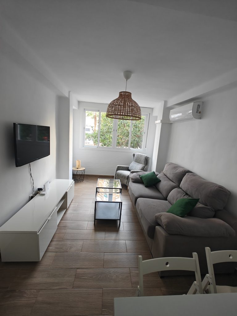 SE ALQUILA HABITACIÓN con posibilidad de GARAJE en Málaga