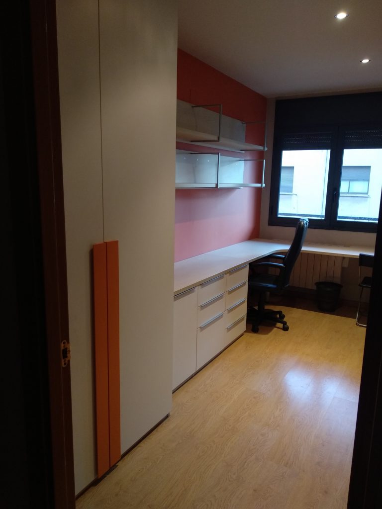 Piso en alquiler con parking en Lleida zona Pardiñas